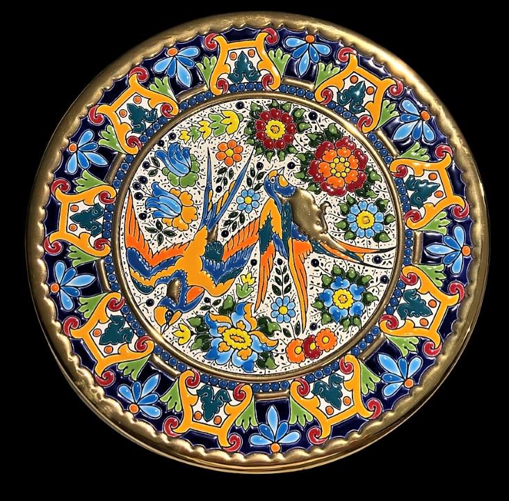 Gorgeous 24K Gold Plate: Private Collection Hand painted Star of David 24K GOLD Spain Plate. Gorgeous piece, perfect to make an statement and satisfy the most refined taste. shield of David more commonly known as the Star of 
