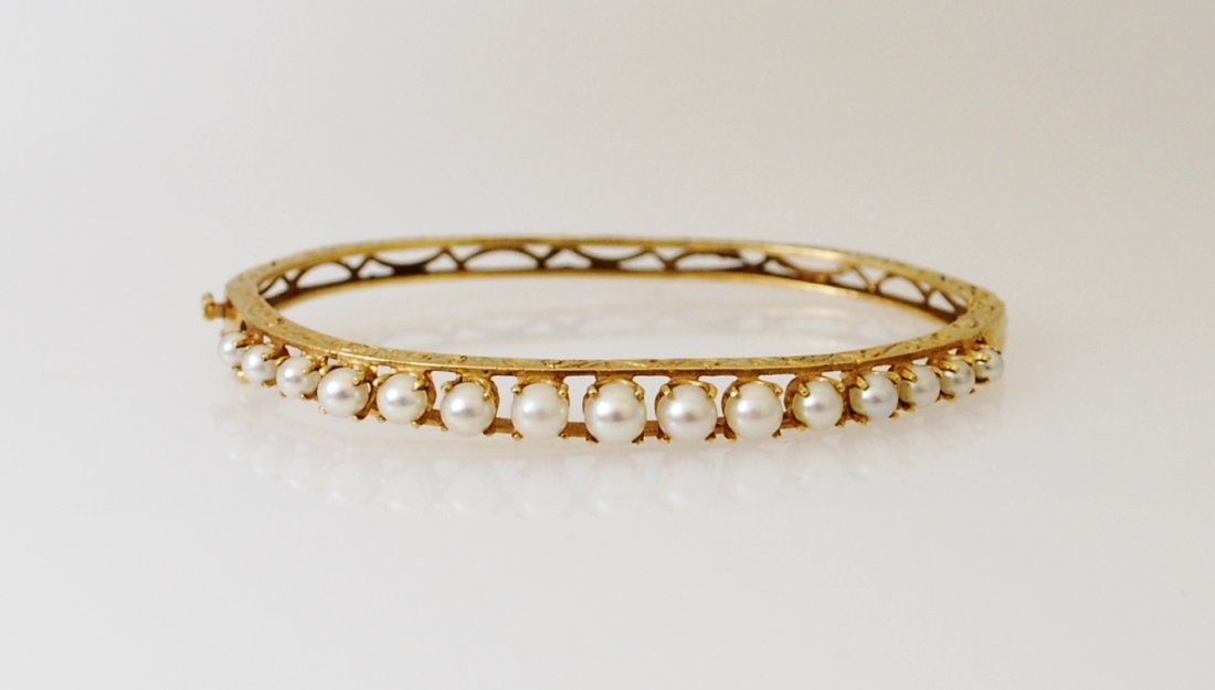 Cultured Pearl  Bangle (1 of 3)