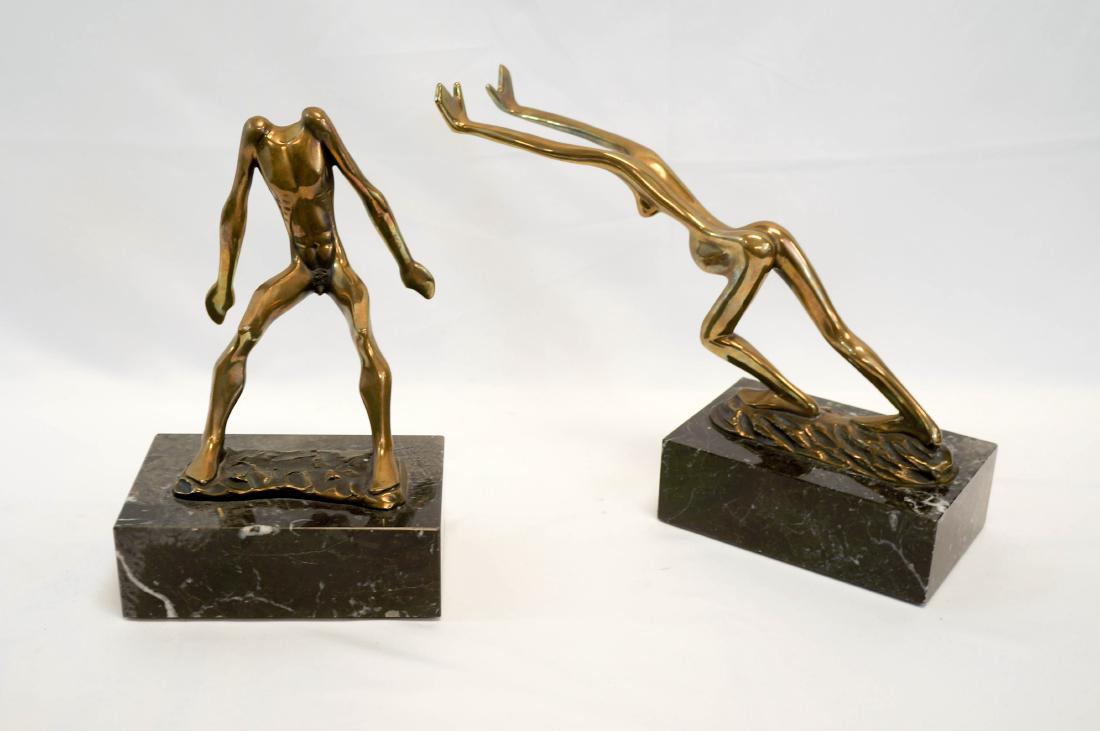 Bob Bennet & Tom Bennett Bookends 343/500: A great pair of signed and numbered bookends one by Bob Bennett and the other signed Tom Bennett. Both are dated 1980 and numbered 393/500. Each artist has signed their piece at the base. Largest meas