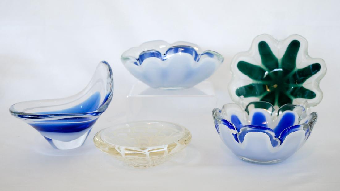 Paul Kedlev Flygsfors Coquille Glass, Five Pieces: Paul Kedelv Flygsfors Coquille Glass. Measure 4.75 diameter to 4.5" x 6". All are in excellent condition with no chips, cracks or repairs. We ship most items in house. Exceptions include most furnitur
