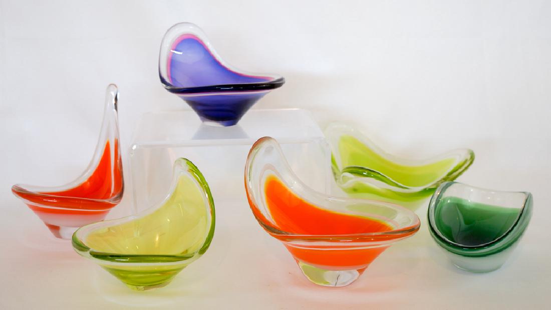 Paul Kedelv Flygsfors Coquille Glass, Six Pieces: Paul Kedelv Flygsfors Coquille Glass. Measure 2.25" x 5" x 2.75" to 2.75" x 6" x 5.5". All are in excellent condition with no chips, cracks or repairs. We ship most items in house. Exceptions include