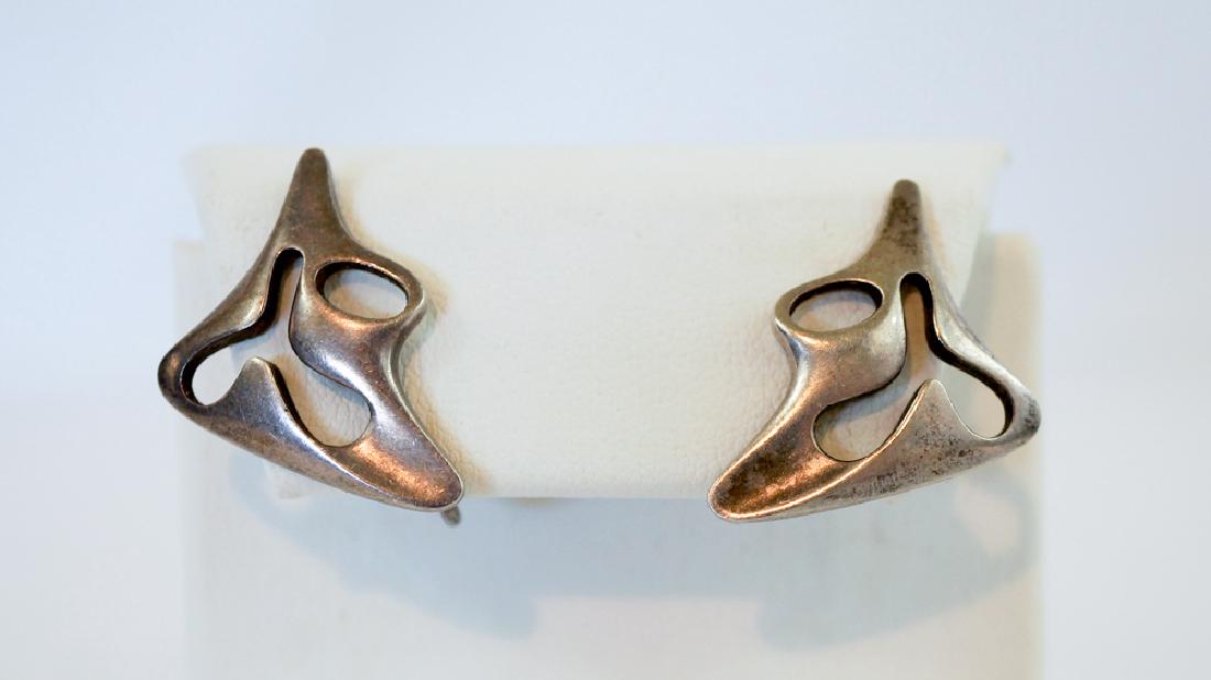 Georg Jensen Henning Koppel Sterling Earrings: Vintage Georg Jensen Sterling Silver Henning Koppel 'Splash' Earrings #119. Measure 1 1/16" x 3/4. Excellent condition. Vintage Georg Jensen Sterling Silver Henning Koppel 'Splash' Earrings #119. We s