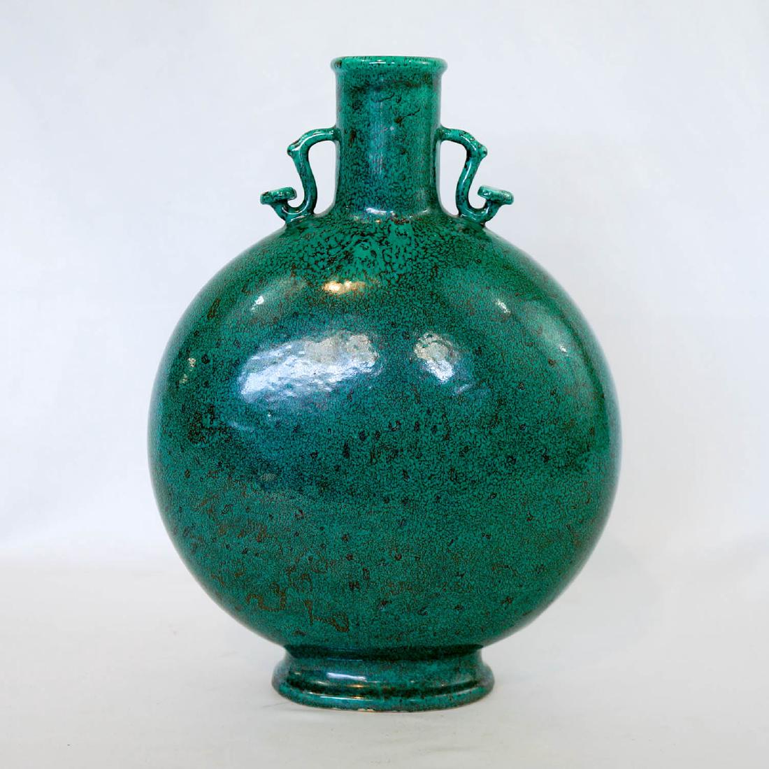 Chinese Porcelain Moon Flask Vase: A Chinese porcelain Moon Flask vase. Measures 10.25" x 7.25 (26 cm x 19 cm). Excellent condition with no cracks, chips or repairs. Provenance: Private collection Missoula, Montana. We ship most items 
