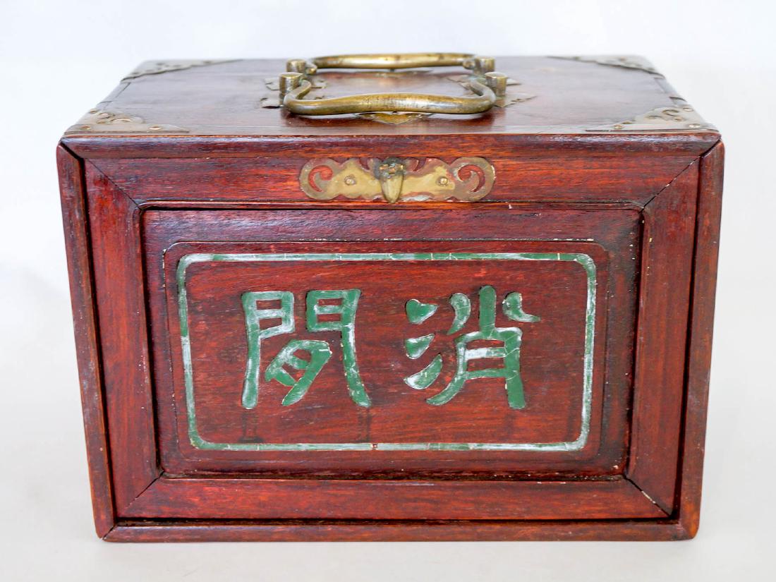 Chinese Bone and Bamboo Mah Jong Sert: Chinese bone and bamboo Mah Jong set. 144 pieces set. Comes with four extra pieces, counters, pair of dice, markers, instruction manual & stands. We ship most items in house. Exclusions include furnit