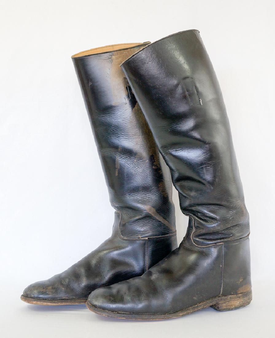 Marlborough Equestrian Men's Riding Boots Size 11: Marlborough men's riding boots, size 11D. Medium to heavy wear. We ship most items in house. Exclusions include furniture, oversized framed artwork and heavier items. Please inquire for shipping quote
