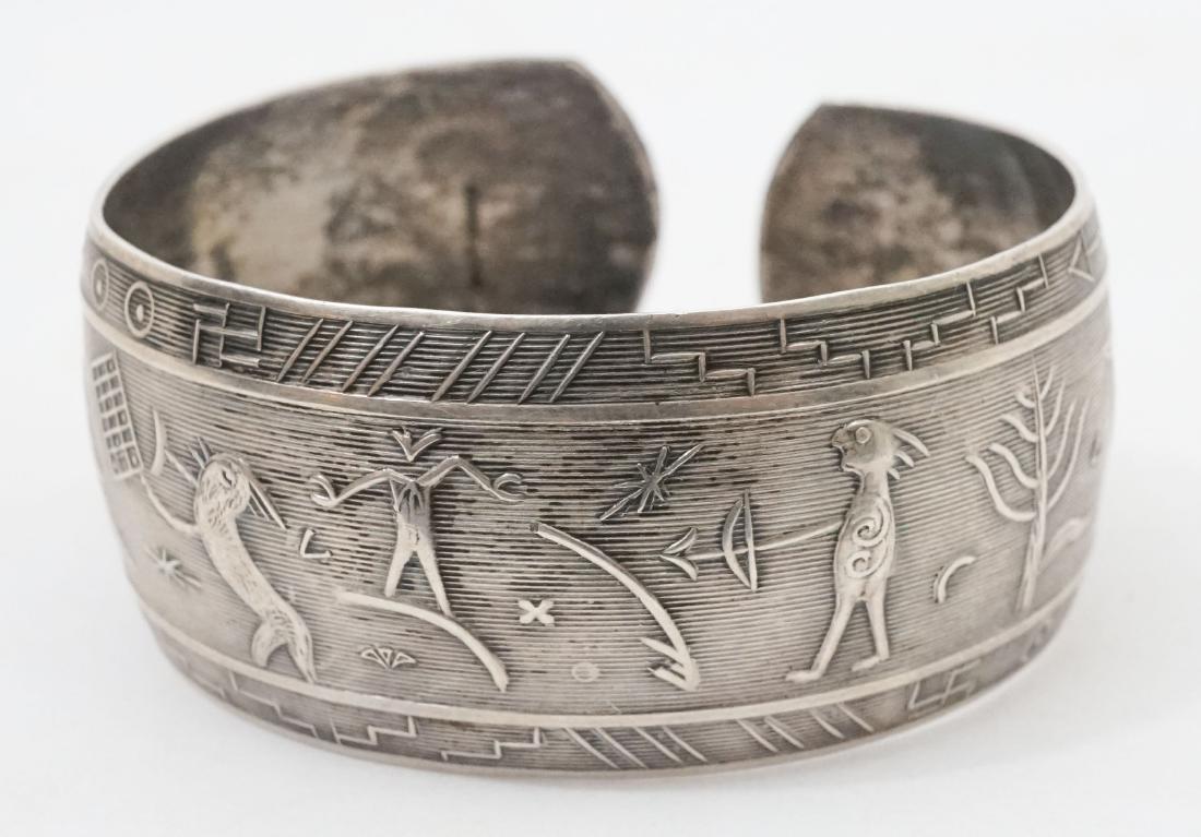 A Fine Vintage Sterling Native American Bracelet (1 of 4)