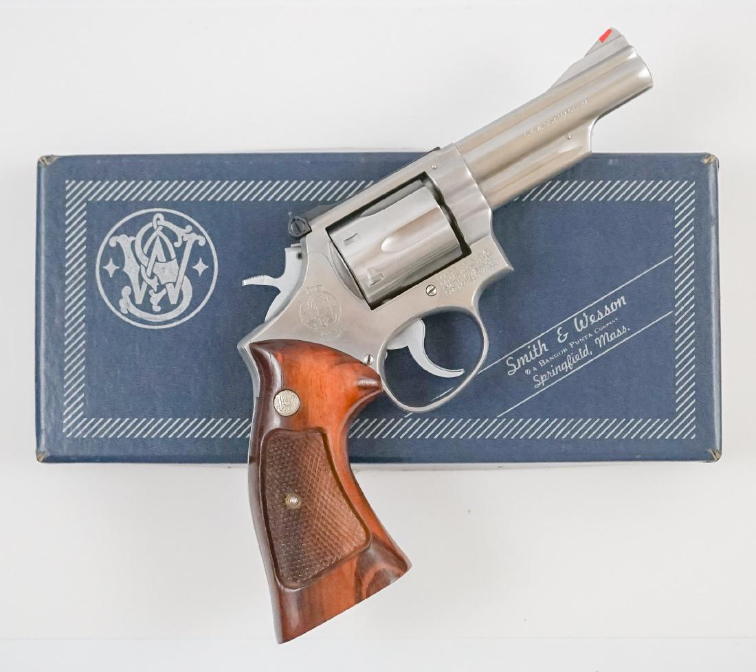 Smith & Wesson .357 Magnum Model 66: Smith & Wesson .357 Magnum Model 66 with original box. Light to light/medium use. Serial number 7K84923. Provenance: Missoula, Montana estate. This firearm will be transferred and shipped by FFL Deale