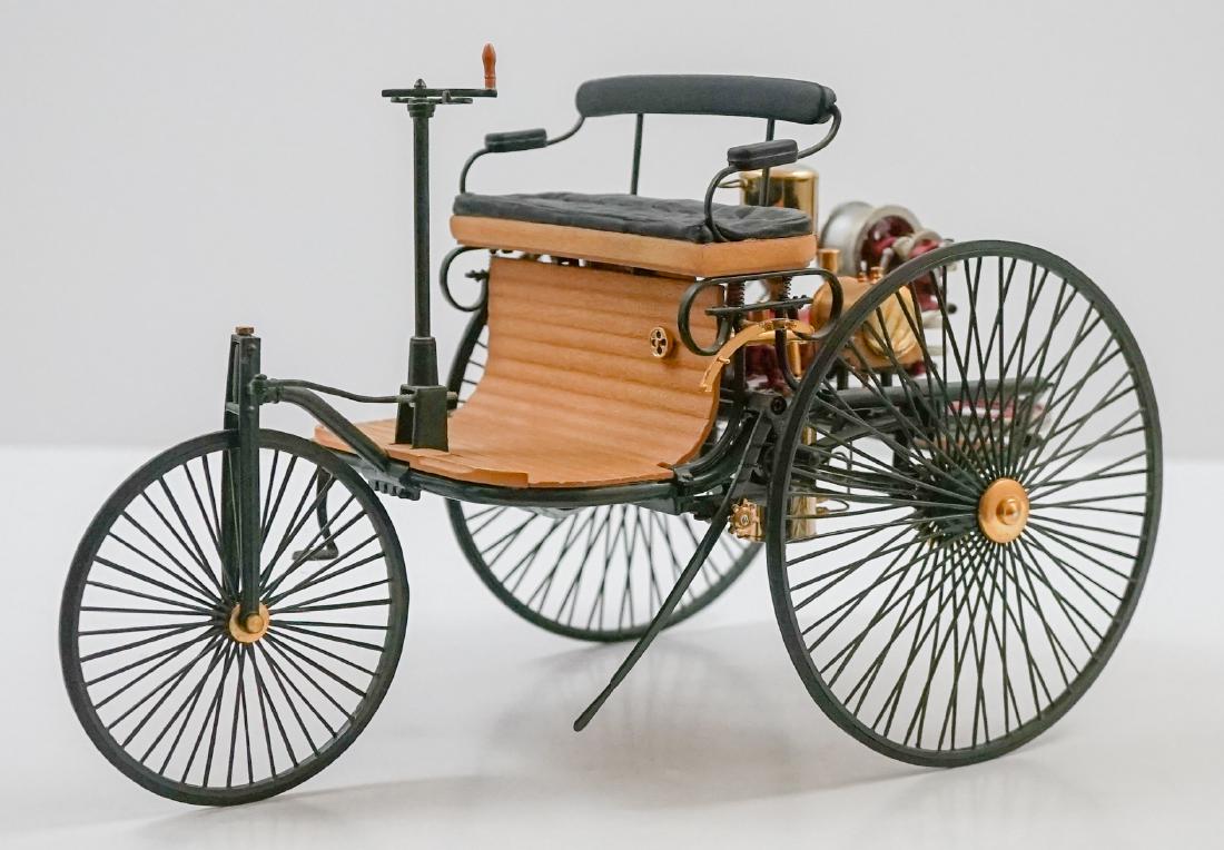 Coach Model: A coach model measuring 7.75" x 11.75". Excellent condition. We ship most items in-house at the fairest possible prices.