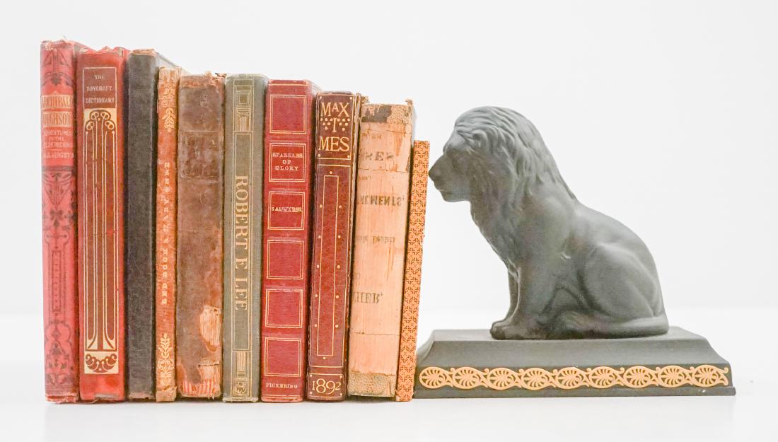 Group of Ten Pocket Books: Group of Ten Pocket Books. Includes: The Beacon Biographies Robert E. Lee; Pippa Passes by Robert Browning; Archibald Hughson; The Red Book and Mary Anne 1831 First American Edition. Provenance: Estat