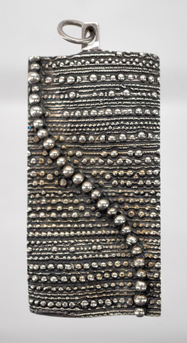 Jorma Laine for Kultateollisuus Ky 830 Pendant: Jorma Laine for Kultateollisuus Ky 830 silver pendant Finland 1971. Full hallmarks on base verso. Measures 2 11/16" x 1 1/4". Very good to excellent condition. Weighs 23 grams. We ship most items in t