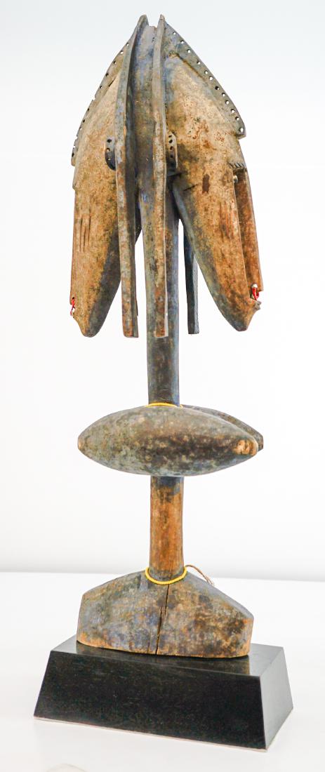 African Wood Carving on Stand: African wood carving on stand. Measures 23.25 in. in height not counting the custom wood stand. Private Collection, Spokane, Wa. We ship all items from this auction in-house and gladly combine shippin