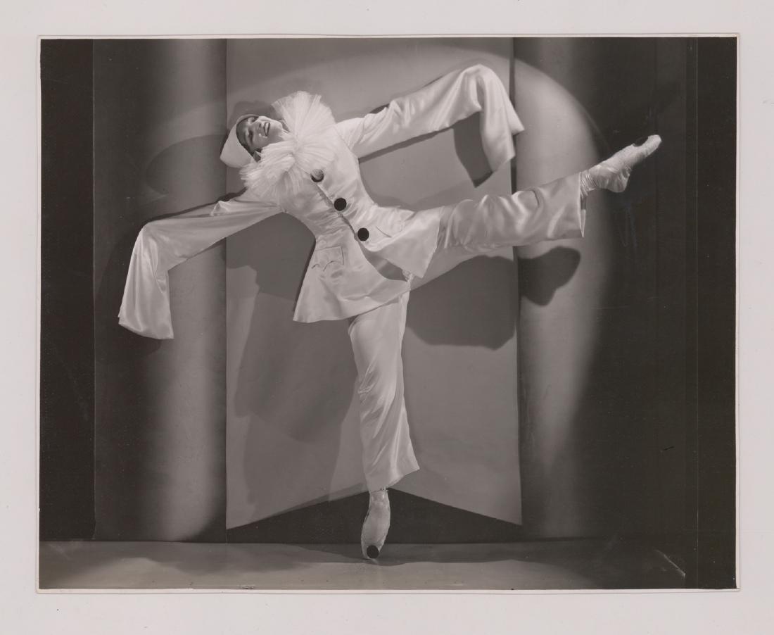 Anna Robenne Photographed by Nickolas Muray: Anna Robenne photographed by Nickolas Muray (Hungary, New York 1892-1965) from the files of publicist Scotty Bjurstrom. In the Mad-Man era of the 1940s and 1950s in Chicago Scotty Bjurstrom became mor