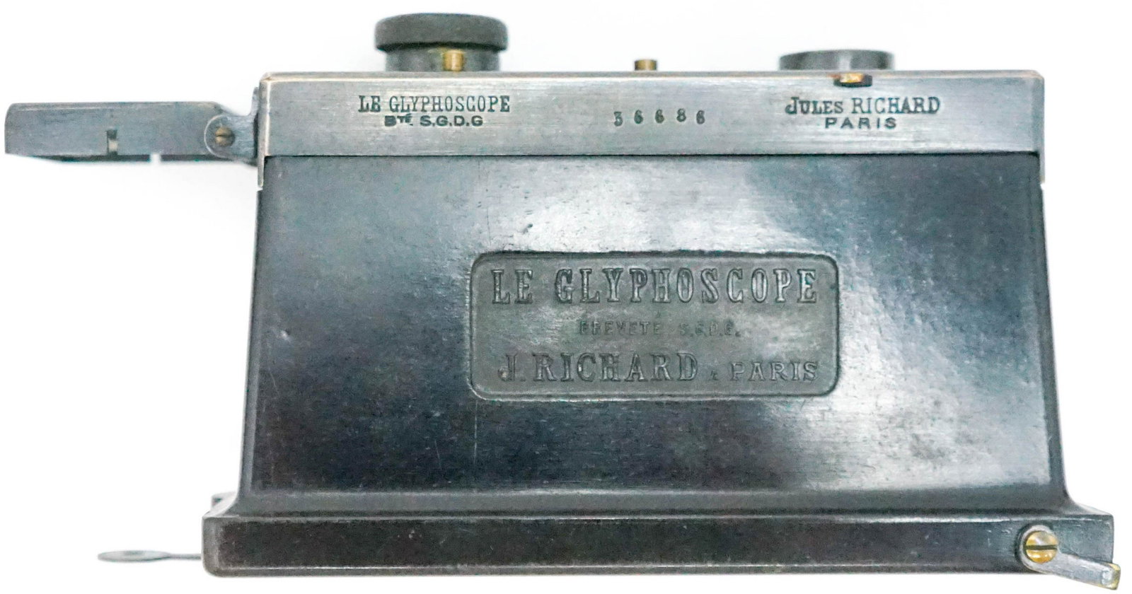 Le Glyphoscope J. Richard Paris Stereo Camera: Le Glyphoscope stereo camera with box. If lot is absent of a condition report a condition report may be requested via email. Condition report is provided as an opinion only and is no guarantee as grad
