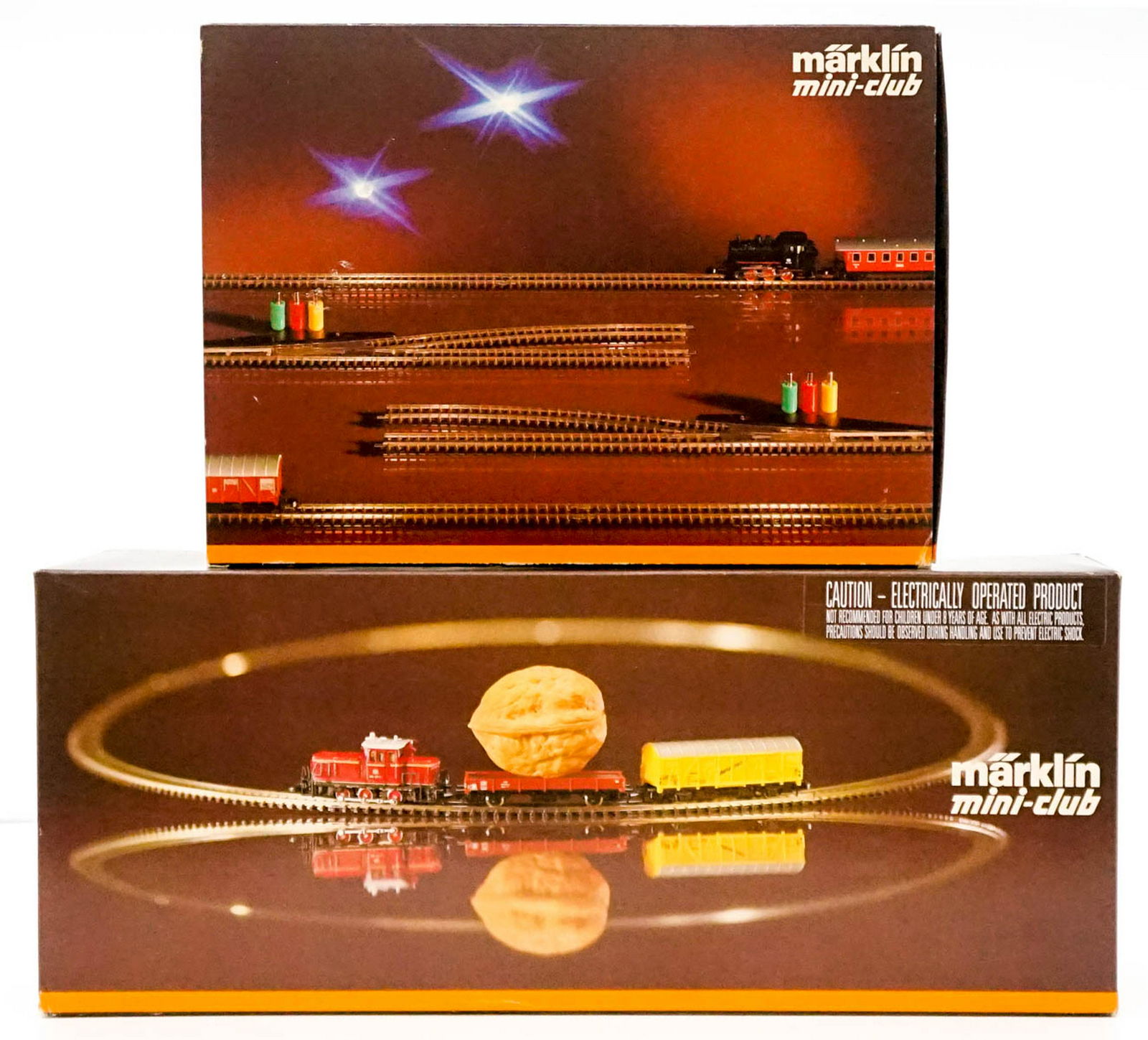 Marklin Mini-Club 8172 with Box and 2 Extra Cars: Marklin Mini-Club 8172 Z scale train set with original box and two extra cars. Pieces appear to be near mint in box or mint in box. If it was set up it may have been only once or twice. If lot is abse