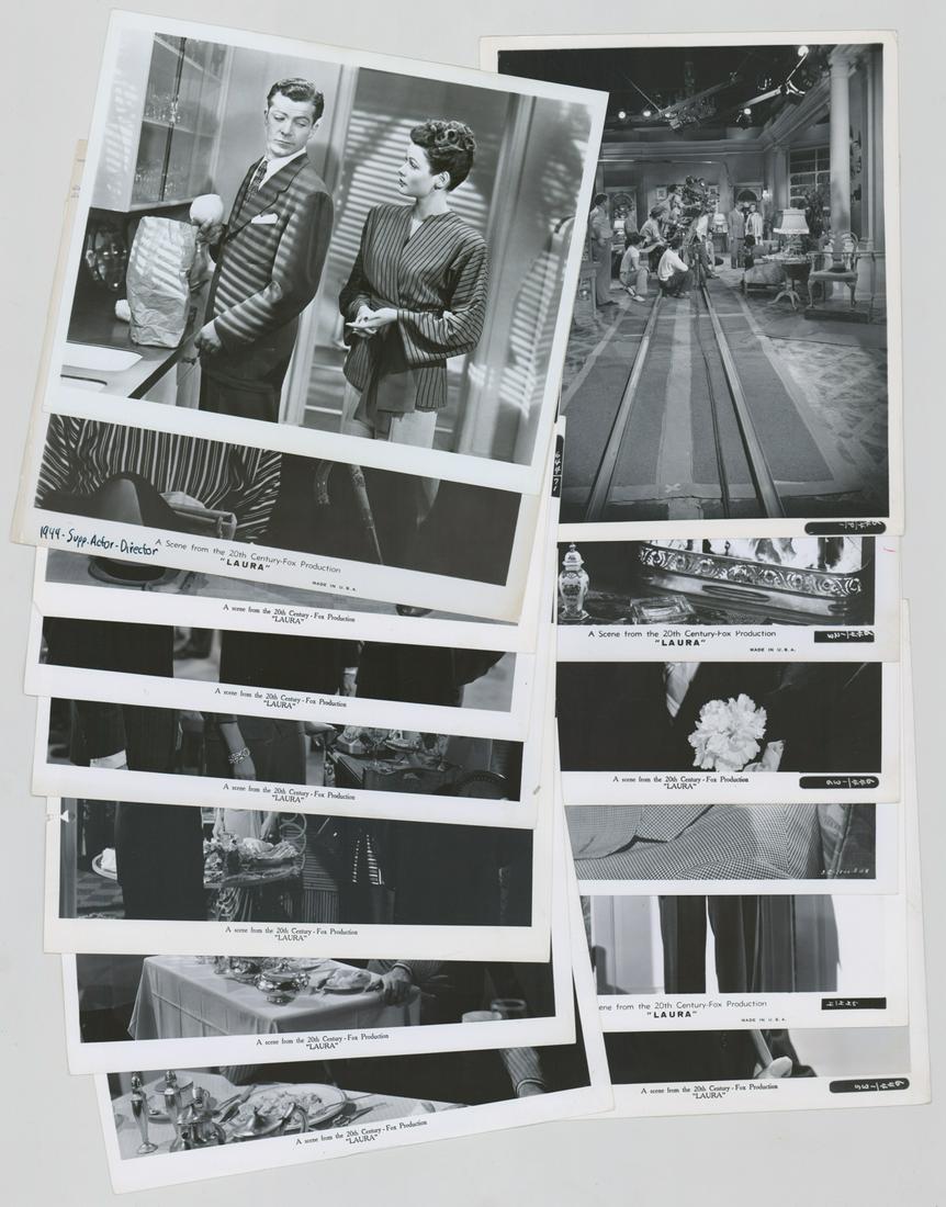 Laura 1944 Vintage Production Photos (14): Laura (20th Century Fox , 1944) vintage production and publicity photos feature Clifton Webb, Dana Andrews, Vincent Price and Gene Tierney. Fourteen photos includes seven 'Keybook' photos. Black and w