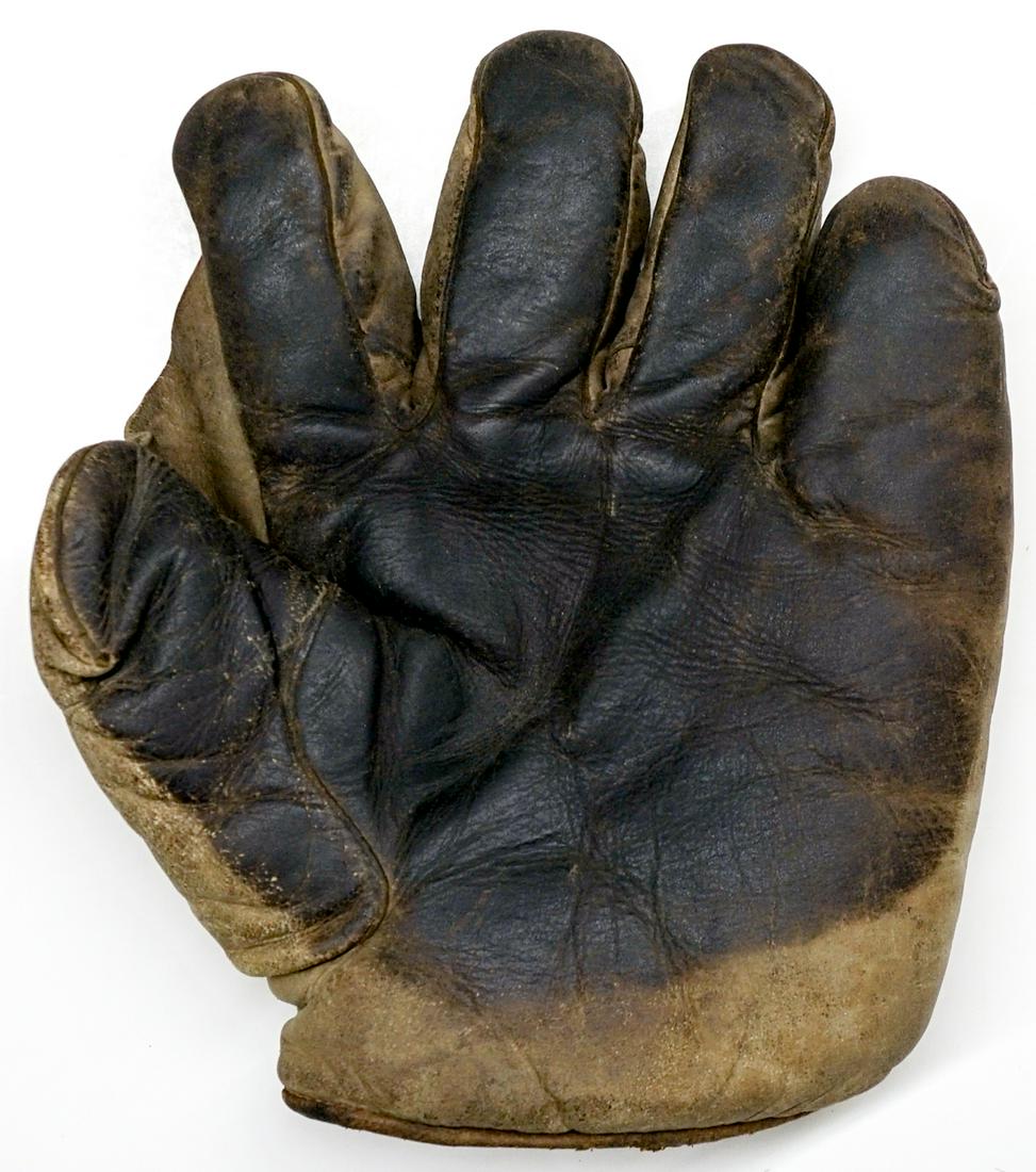 Spalding Antique Full Web Baseball Glove (1 of 4)