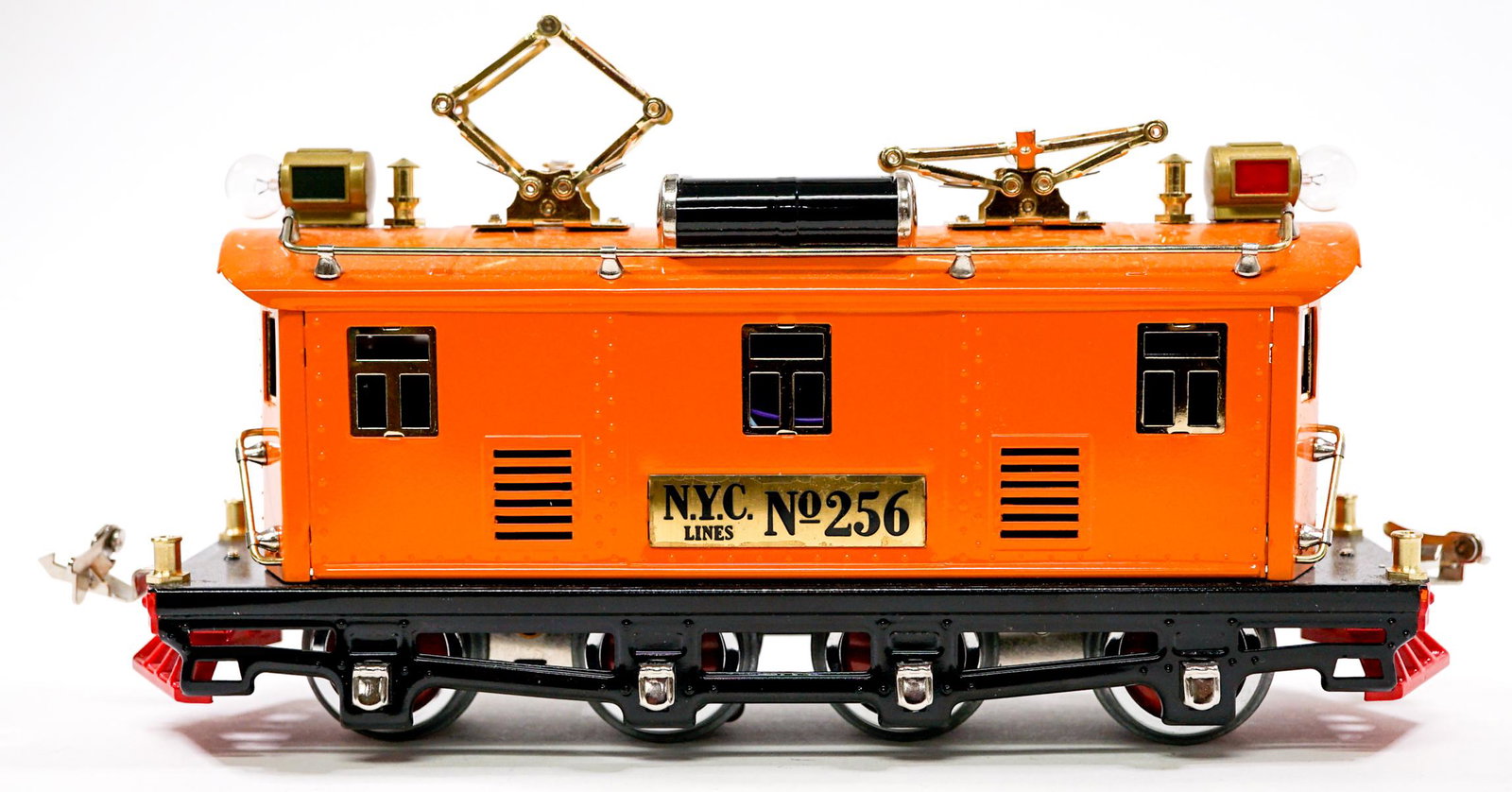 MTH O Gauge NYC No. 256 Train: MTH O Gauge New York Central 256 tinplate electric locomotive. Like-new. Measures approximately 11.25 in. x 3.125 in. If lot is absent of a condition report one may be requested via email. Condition r
