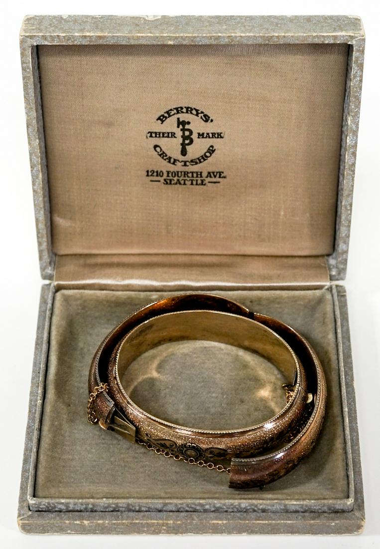 [Berry's Craft Shop] Box with Two Enamel Bangles (1 of 5)