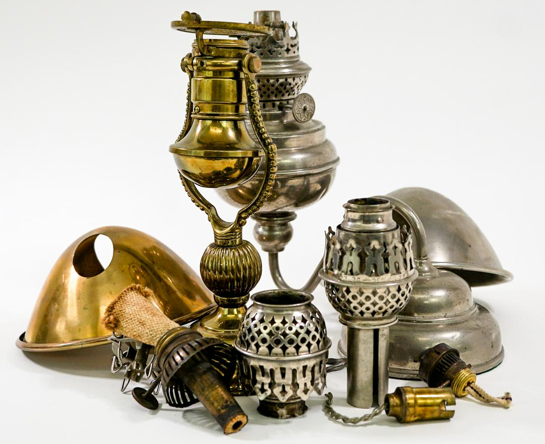 Two Antique Oil Lamps (1 of 8)