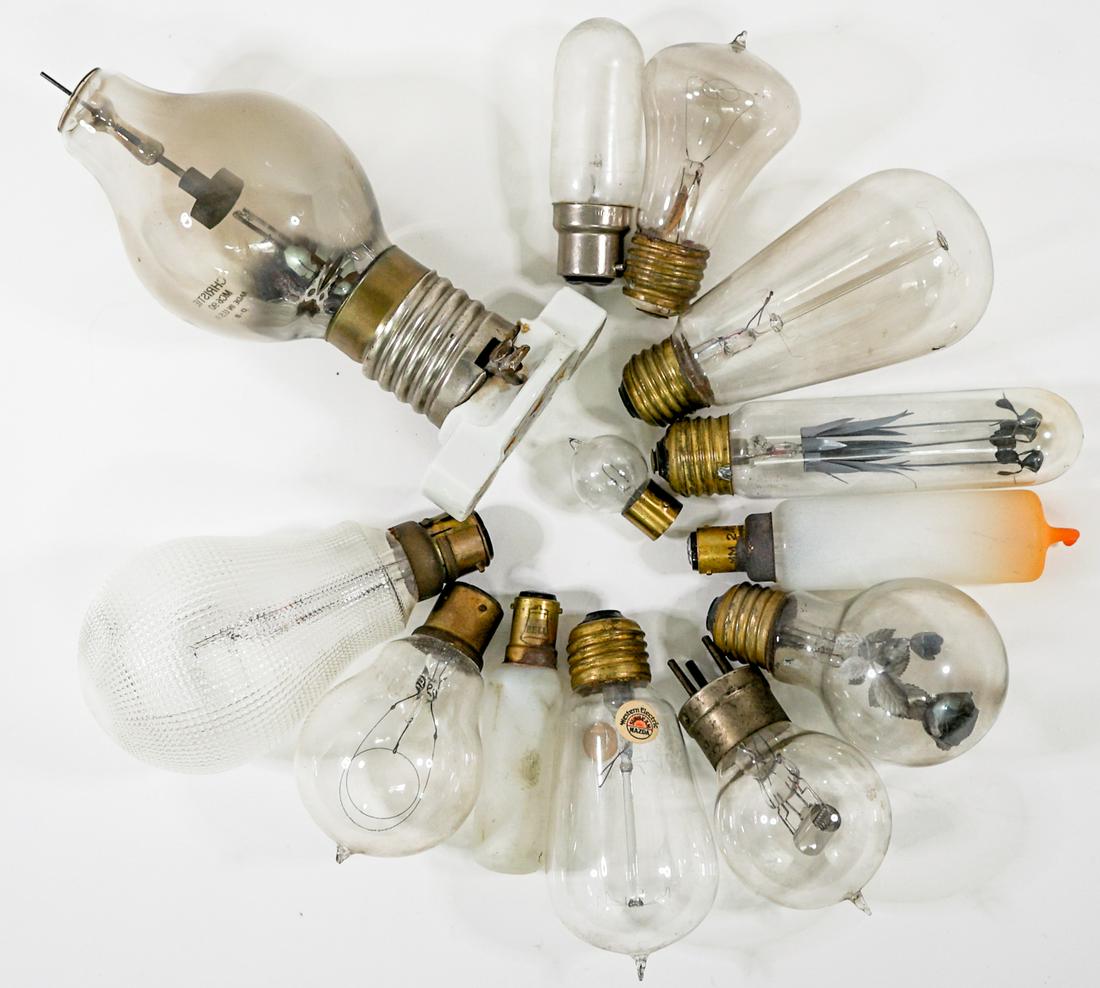 Vintage (12) Light Bulbs (1 of 6)