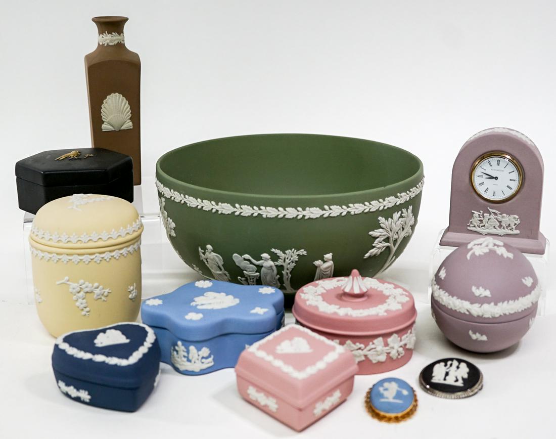 Wedgwood (11) Vanity Items, Brooches and More (1 of 20)