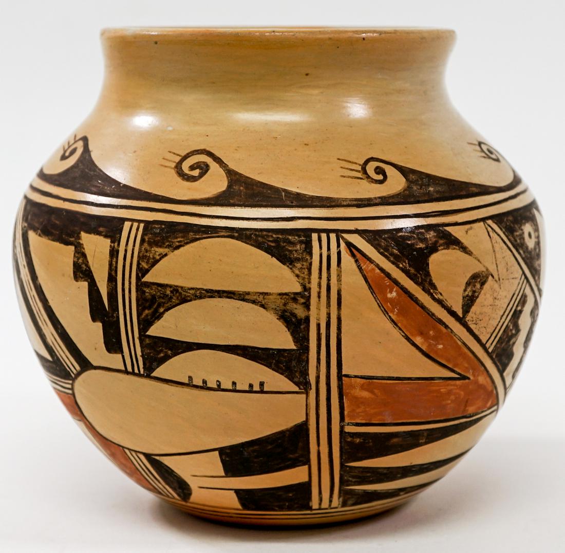 Patty Maho Pottery Vase: Patty Maho pottery vase measuring 5.5-in. tall x 5.75-in. in width. No damage or repairs, wear and firing cracks inside only. If lot is absent of a condition report one may be requested via email. Con