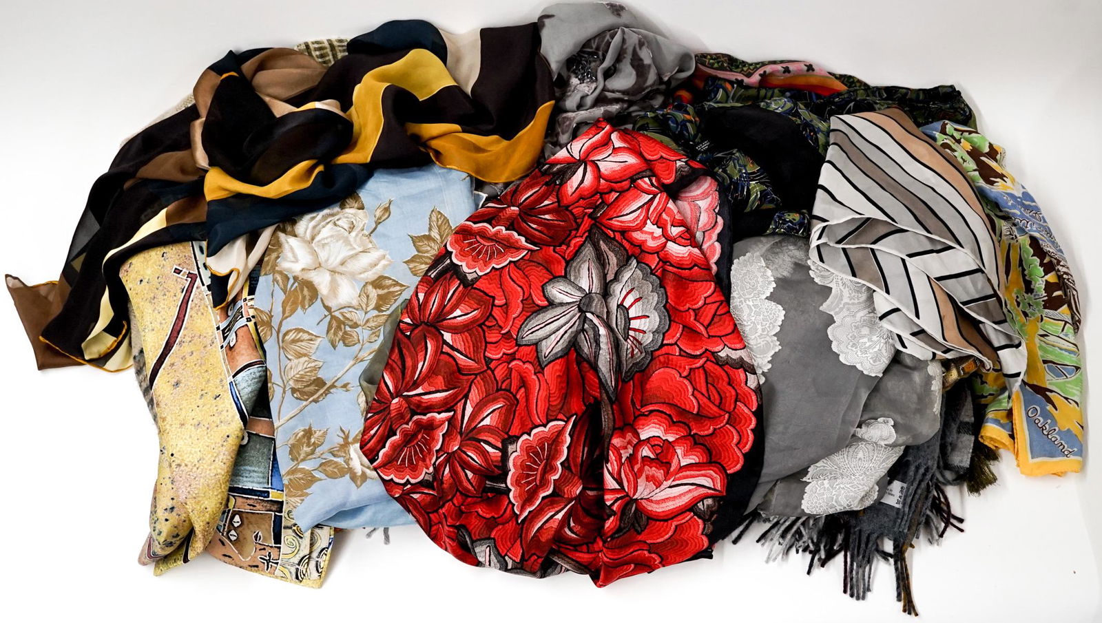 Vintage (22) Wraps and Scarves (1 of 9)