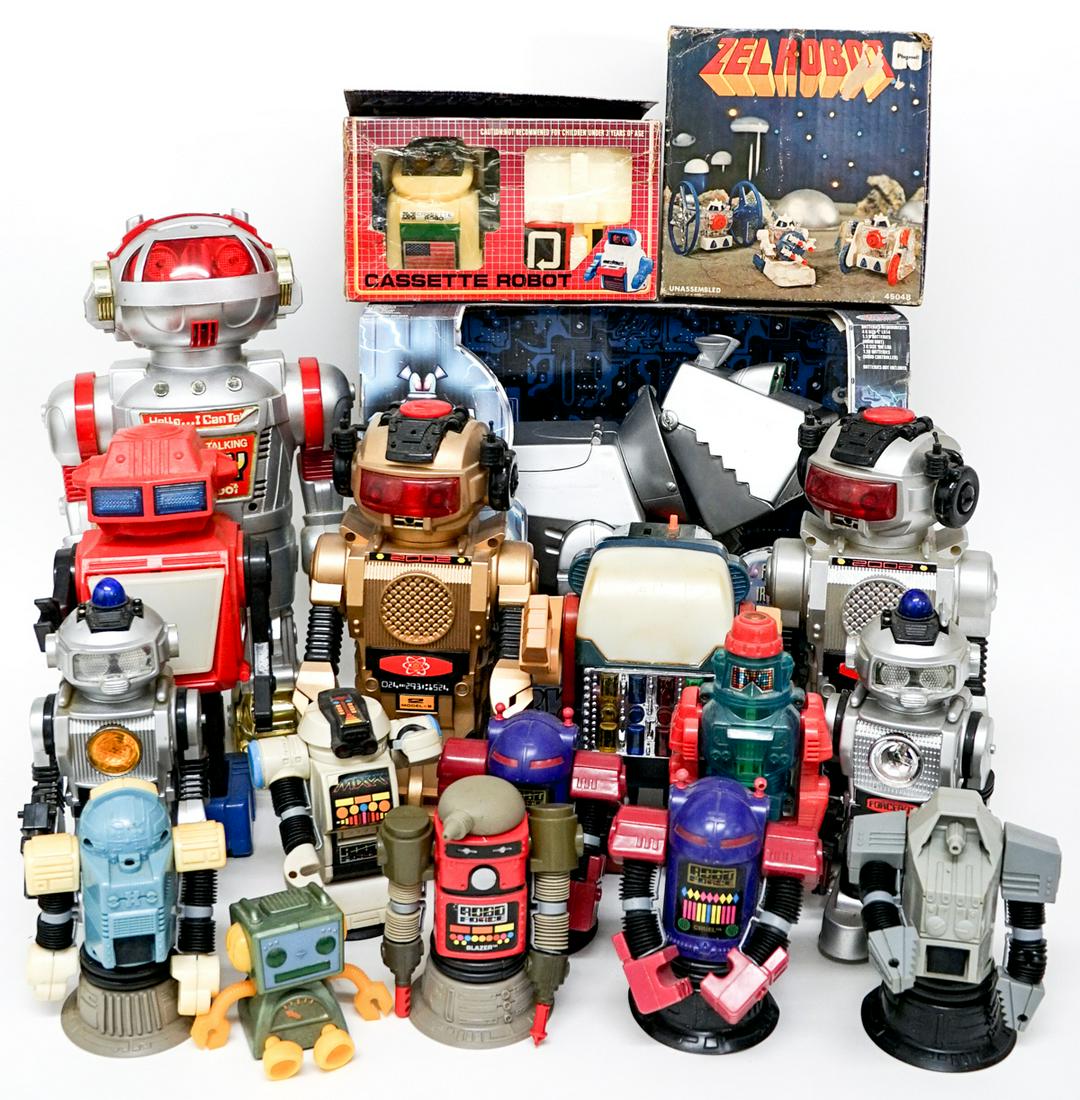 Assorted Toy (18) Robots: Assortment of eighteen (18) toy robots. Manual and battery operated. The packaged robots were not tested. Those requiring batteries were tested and do not work. Parts may be missing on some, see photo