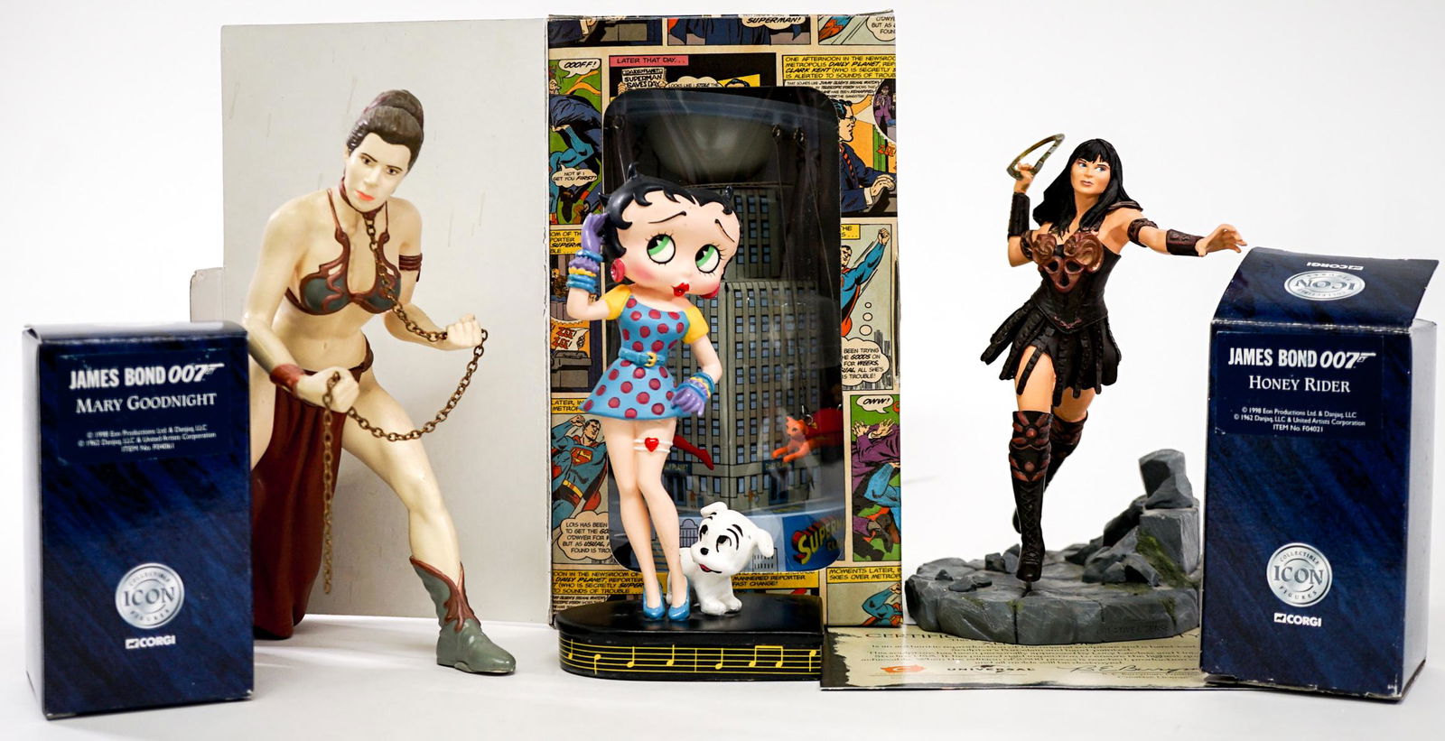 Character (5) Statues and Superman Carrousel (1 of 11)