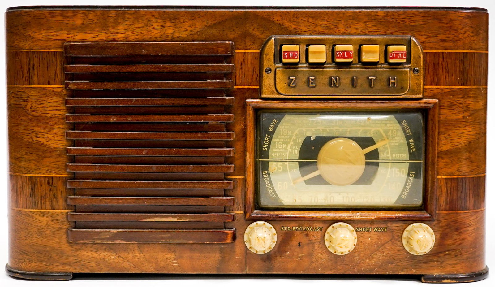 Vintage Zenith Shortwave / Broadcast Radio (1 of 9)