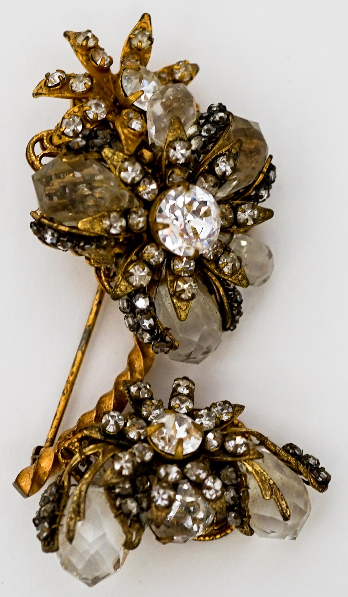 Miriam Haskell Signed Brooch: Miriam Haskell Signed Brooch. Measures 2.75-in. x 1.5-in. Excellent condition. If lot is absent of a condition report one may be requested via email. Condition report is provided as an opinion only an