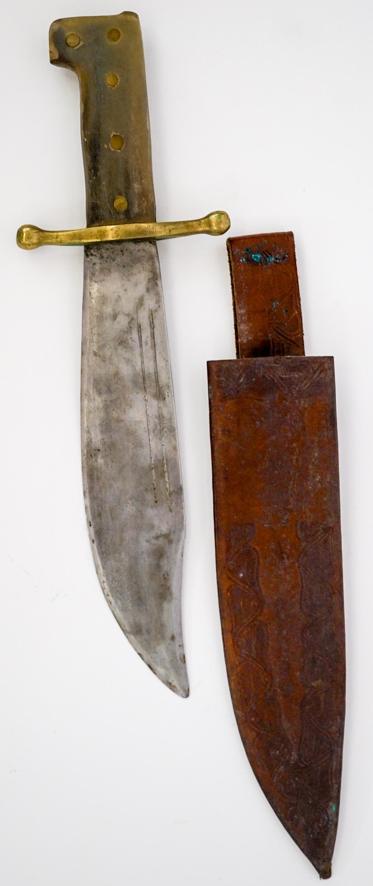 Collins No.18 Green Horn Handle Survival Machete: WWII US early production Collins No.18 Green Horn Handle Survival Machete. Known by collectors as the "Marine Raider GUNG HO " knife. Measures 14 inches in total length. If lot is absent of a conditio