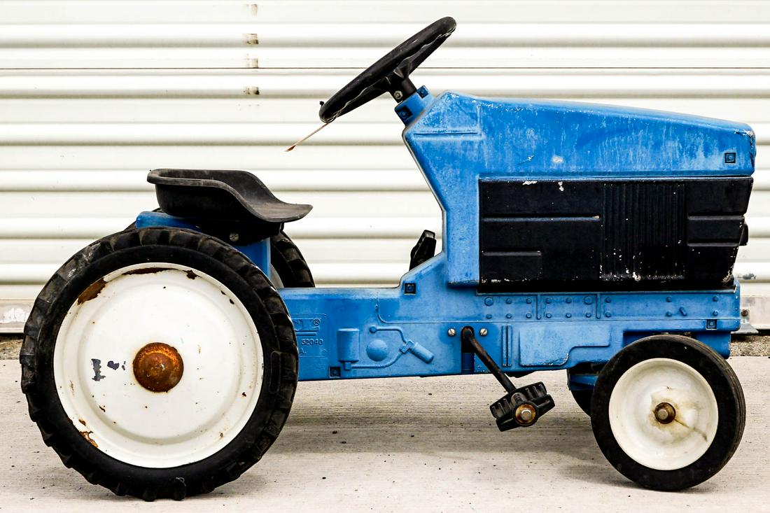 Ertl Vintage Pedal Tractor (1 of 5)