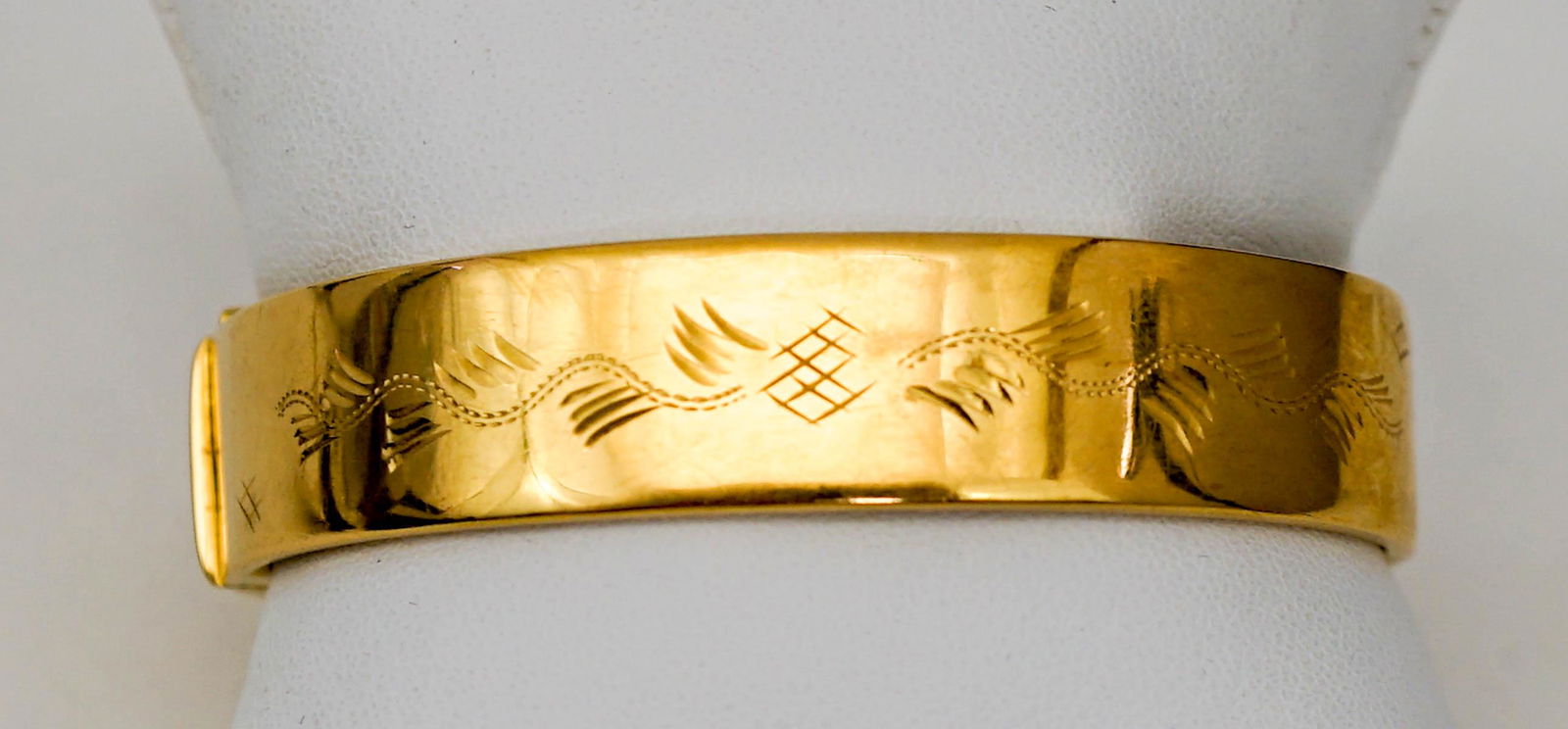 18k Yellow Gold Bangle Bracelet: 18k Yellow Gold Bangle Bracelet. Measures 14 mm width (.5625 inches). Weighs 24 grams. Very good condition. Inside circumference is 7 inches. Payment by wire transfer only. This is an estate sale. All