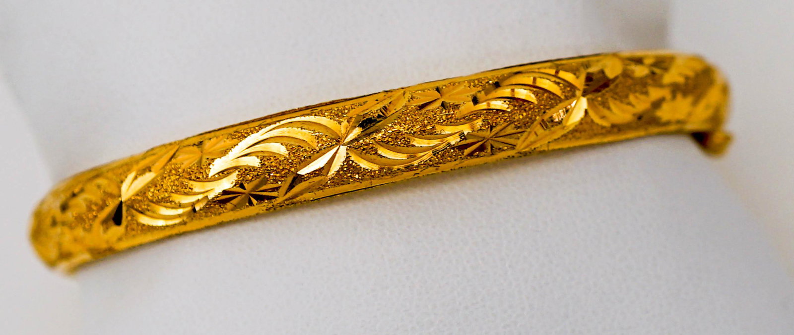 Exquisite 22k Yellow Gold Bangle Bracelet: Exquisite 22k Yellow Gold Bangle Bracelet. Measures 8 mm width (.3125 inches). Weighs 16 grams. Inside circumference is 7 inches. Very good condition. Payment by wire transfer only. This is an estate 