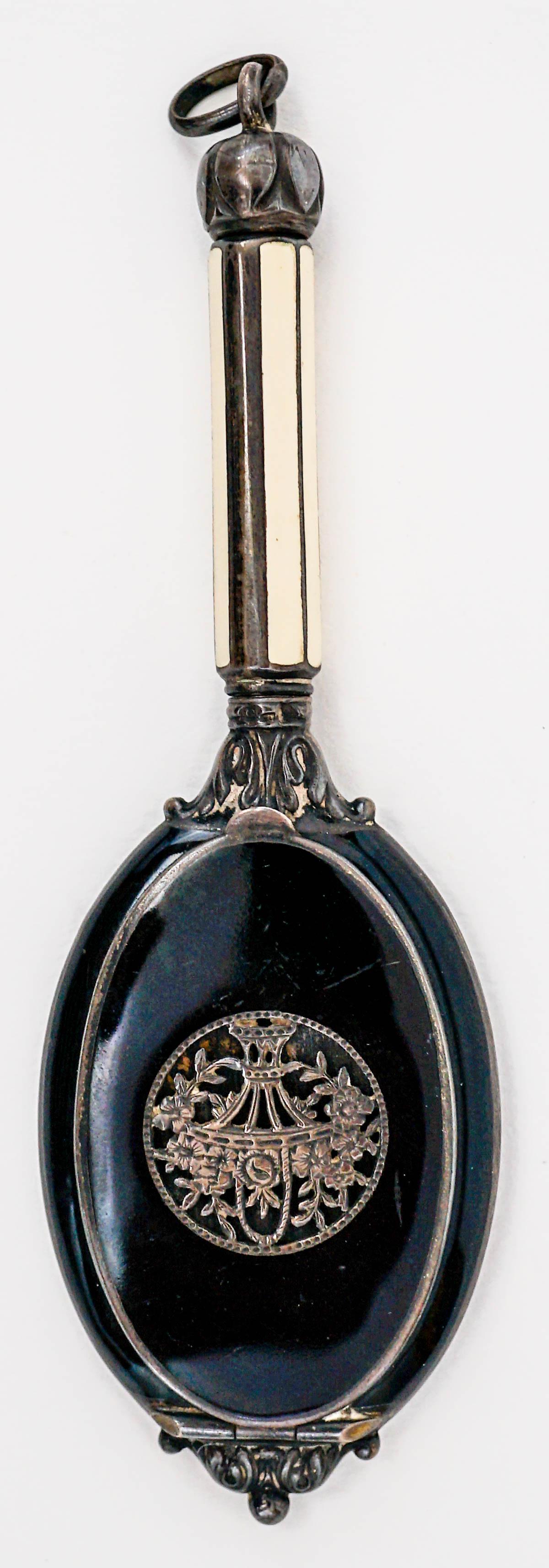 Sterling Hand Mirror Snuff Bottle (1 of 6)