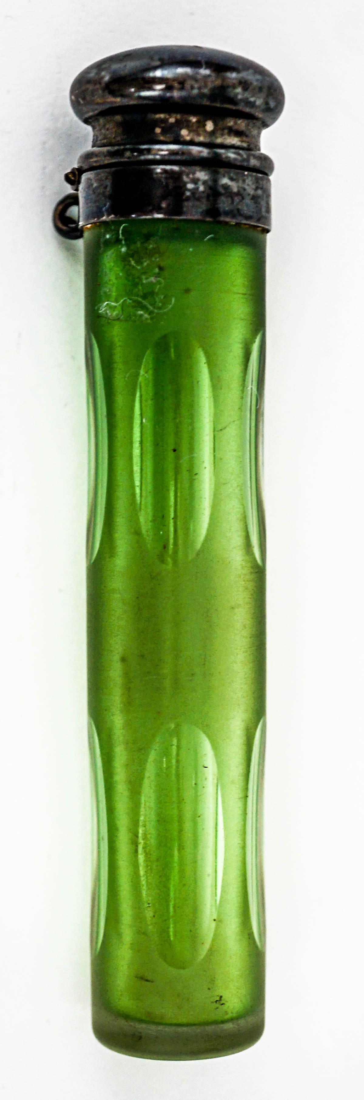Green Art Glass Antique Scent Bottle (1 of 6)