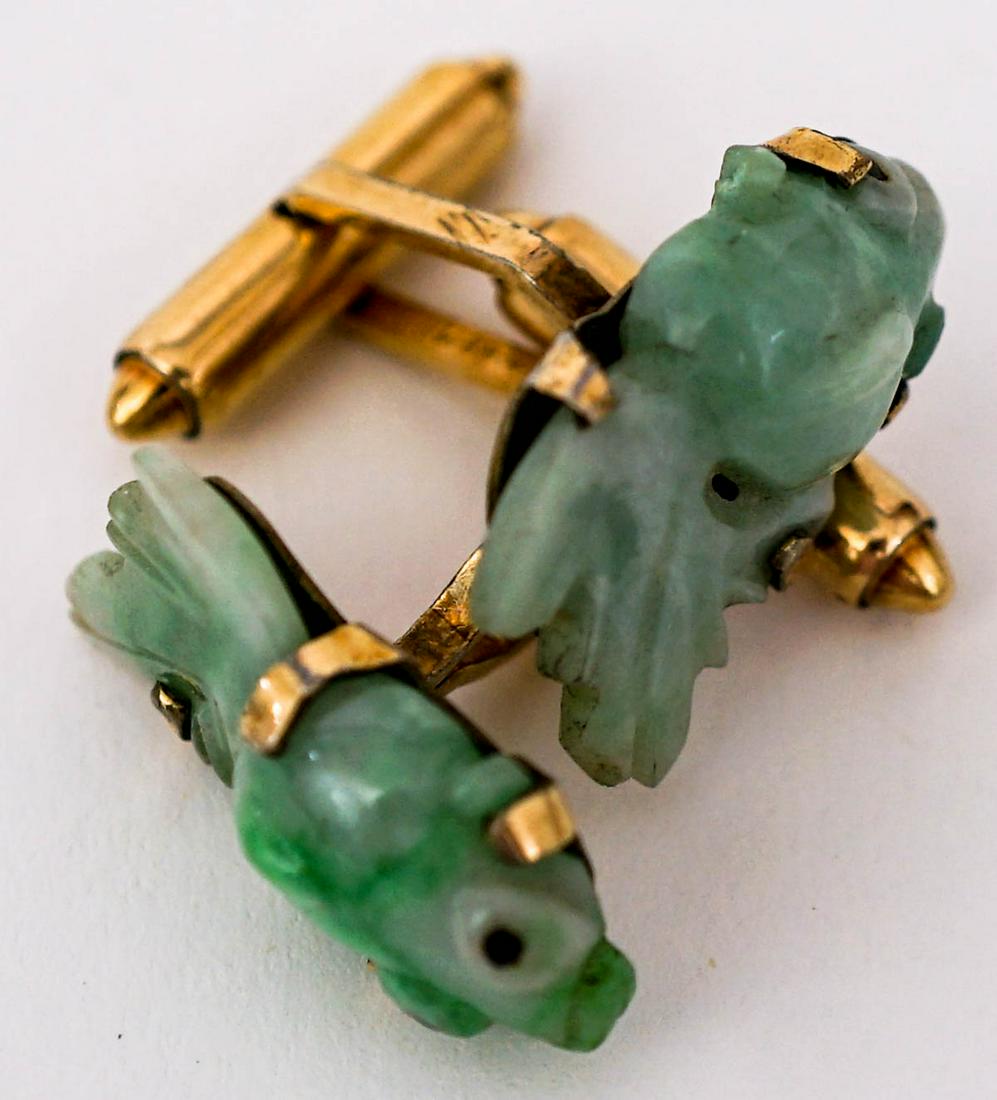 Green Hardstone Fish Set in Cufflinks: Green Hardstone Fish Set in Cufflinks. They measure 2.5 cm x 1.25 cm. No damage. If lot is absent of a condition report one may be requested via email. Condition report is provided as an opinion only
