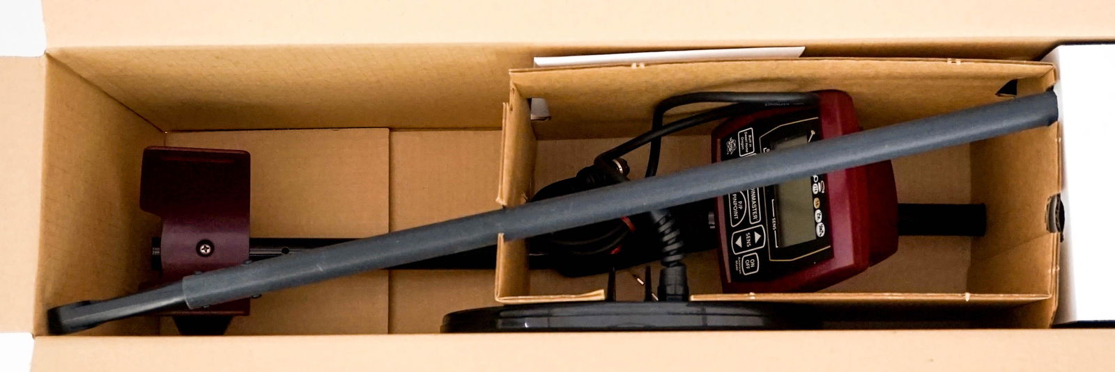 White's Metal Detector Coinmaster MIB: White's Metal Detector Coinmaster 800- 0325 with 9 inch spider loop. Brand new in box, warranty invalid. Box measures 26 x 9.5 x 5.5 in. If lot is absent of a condition report one may be requested via