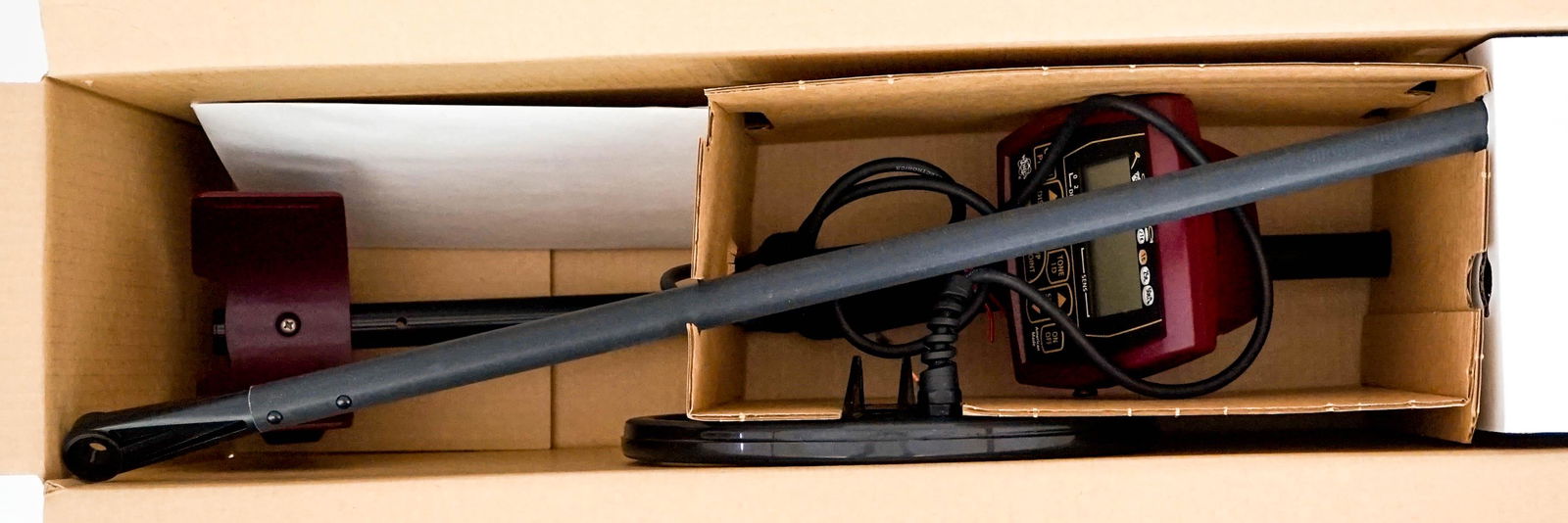 White's Metal Detector Coinmaster MIB: White's Metal Detector Coinmaster 800- 0325 with 9 inch spider loop. Brand new in box, warranty invalid. Box measures 26 x 9.5 x 5.5 in. If lot is absent of a condition report one may be requested via