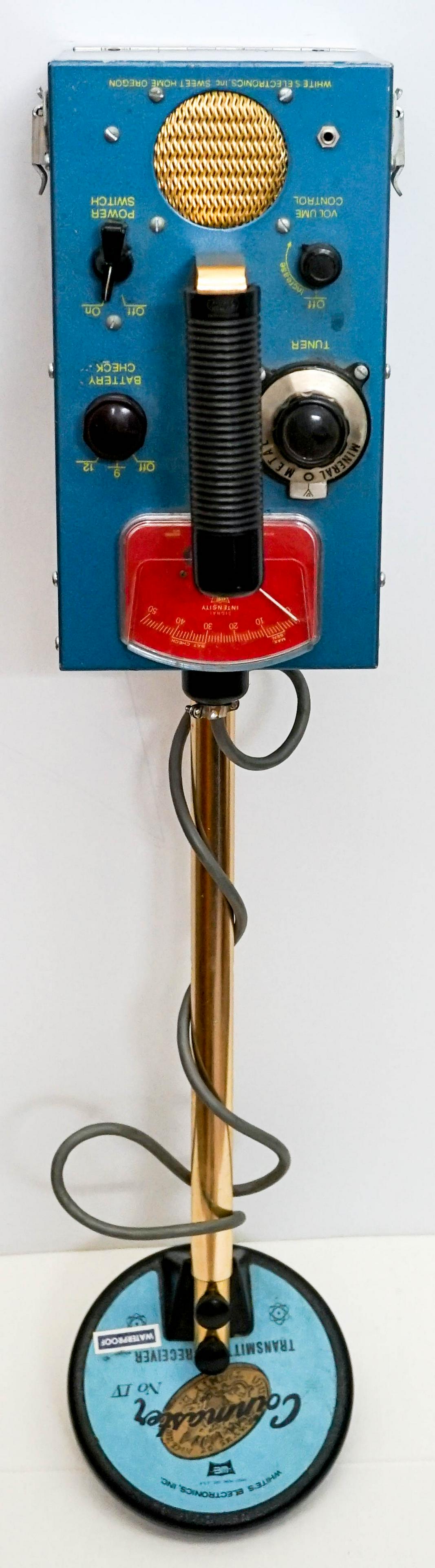 White's Coinmaster IV Metal Detector: White's Coinmaster IV metal detector with 6 in. search. UNTESTED. Measures 29 in. with arm collapsed. Weighs 6 lbs. If lot is absent of a condition report one may be requested via email. Condition rep