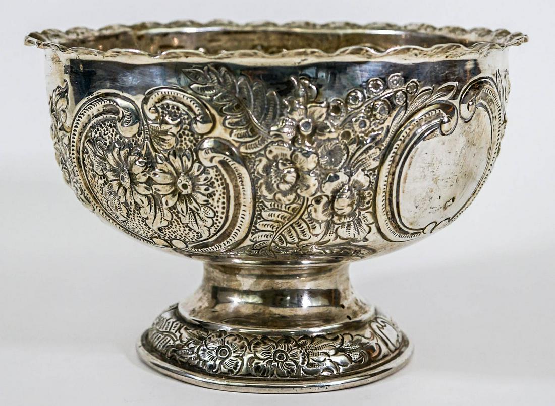 Wakely & Wheeler London Sterling Bowl 1897: Wakely & Wheeler London Sterling Bowl date mark 1897. Measures 4.75 x 7 inches (12cm x 18cm) and weighs 365 grams. Excellent condition. Payment by wire transfer only. Provenance: Estate of David Milot