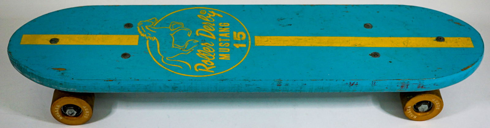 Vintage Roller Derby Mustang 15 Skateboard (1 of 9)
