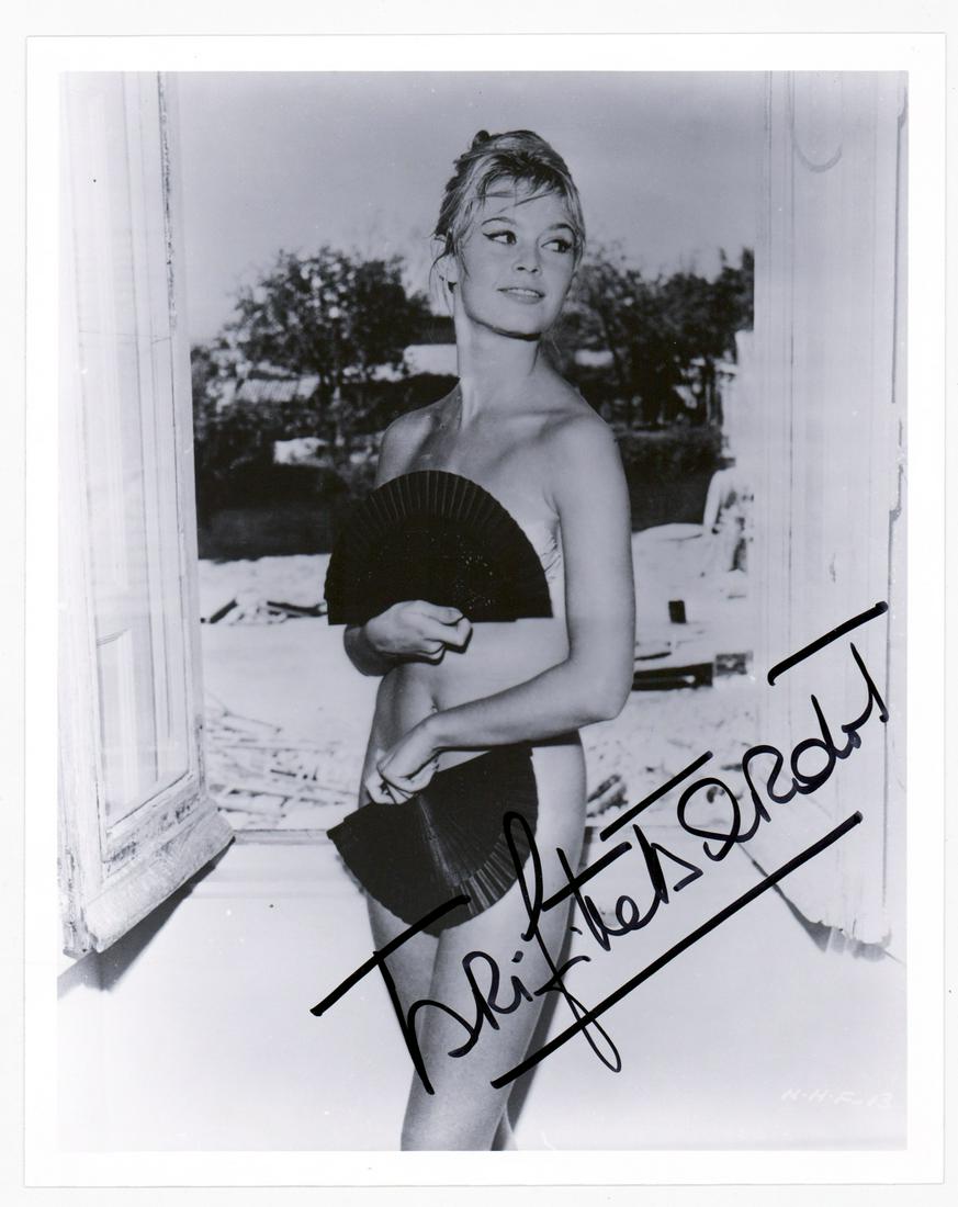Brigitte Bardot Photo Signed Beckett COA (1 of 2)