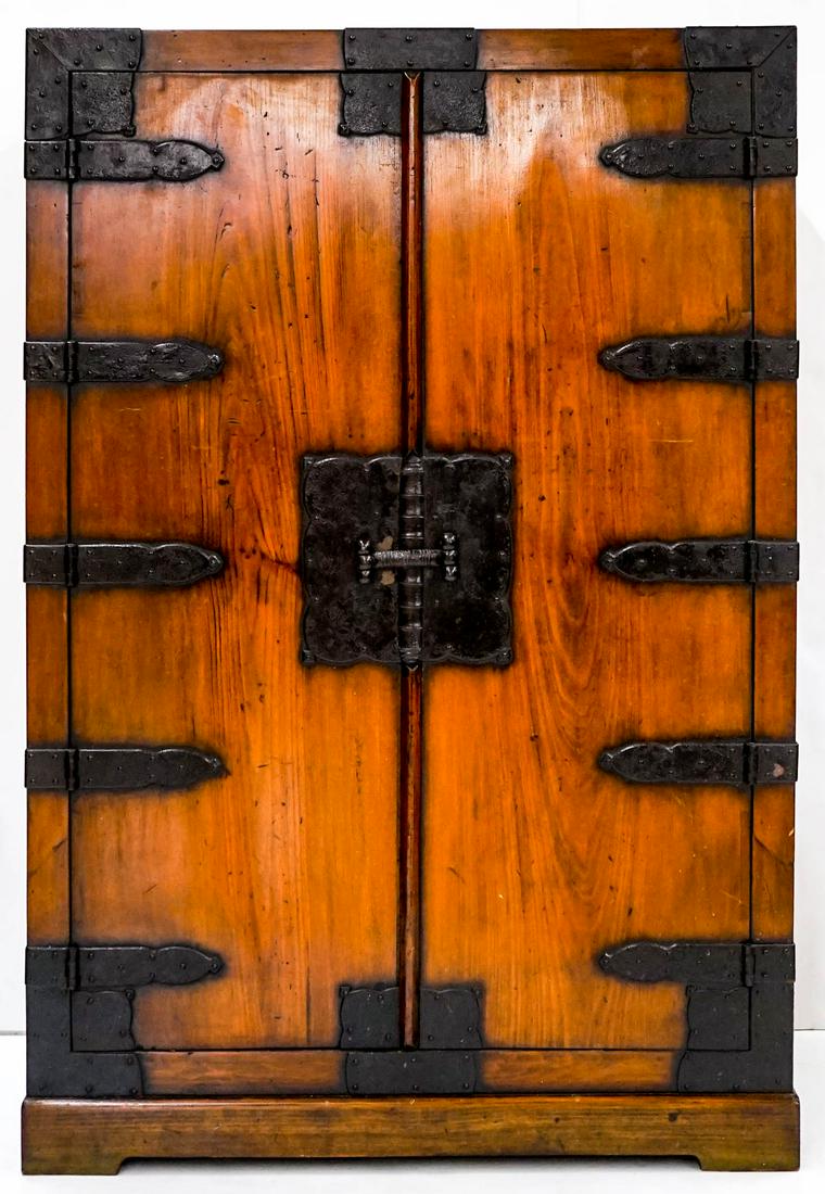 An Antique Japanese Tansu Chest (1 of 14)