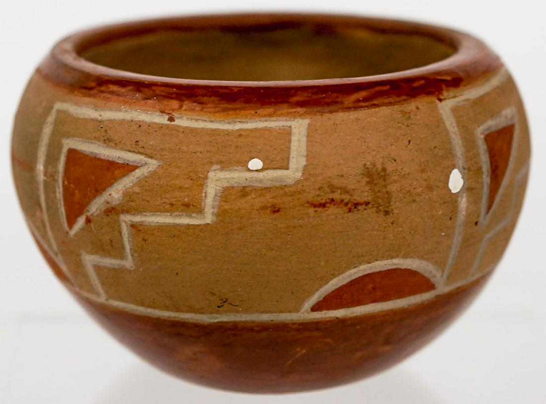 Native American Small Pot (1 of 8)