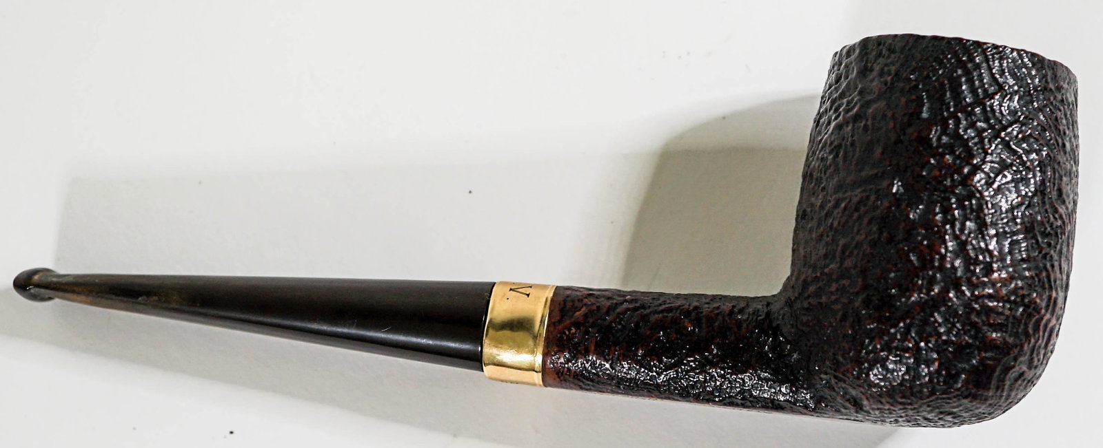 Stanwell 969-48 pipe [14K Band] Denmark: Stanwell pipe measures 1.25 in. across bowl x 2 in. high and 5.5 in. long. Condition used. No evidence of damage or repair. If lot is absent of a condition report one may be requested via email. Condi