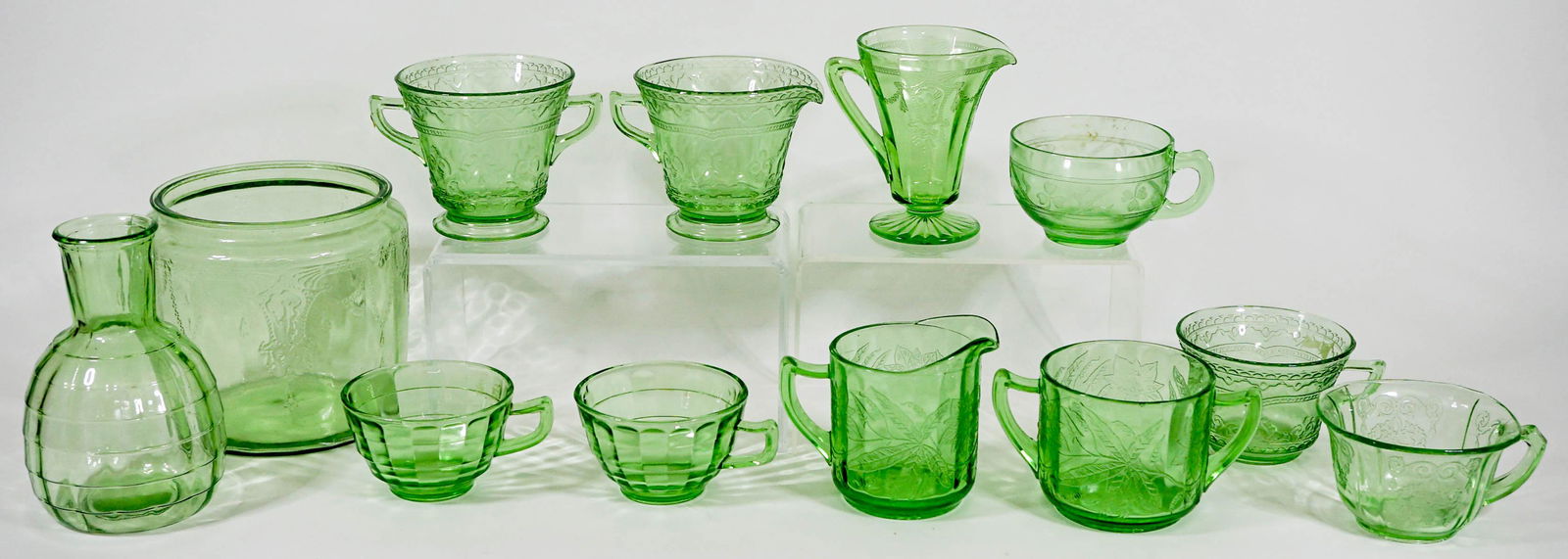 Vintage (12) Green Depression Glass [Cameo] (1 of 11)