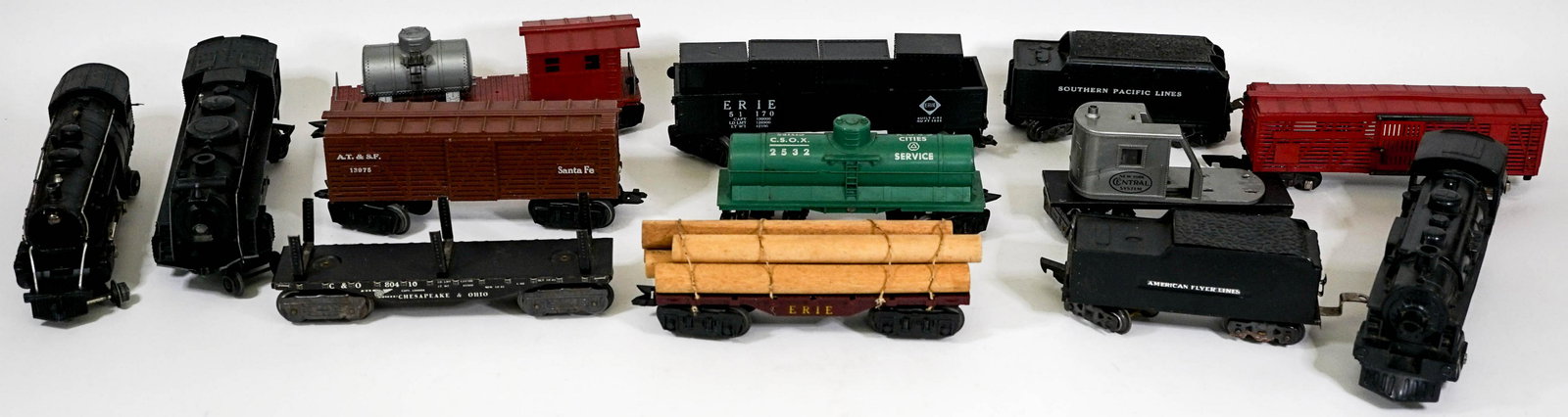 Lionel / American Flyer (13) Toy Loco and Cars (1 of 9)