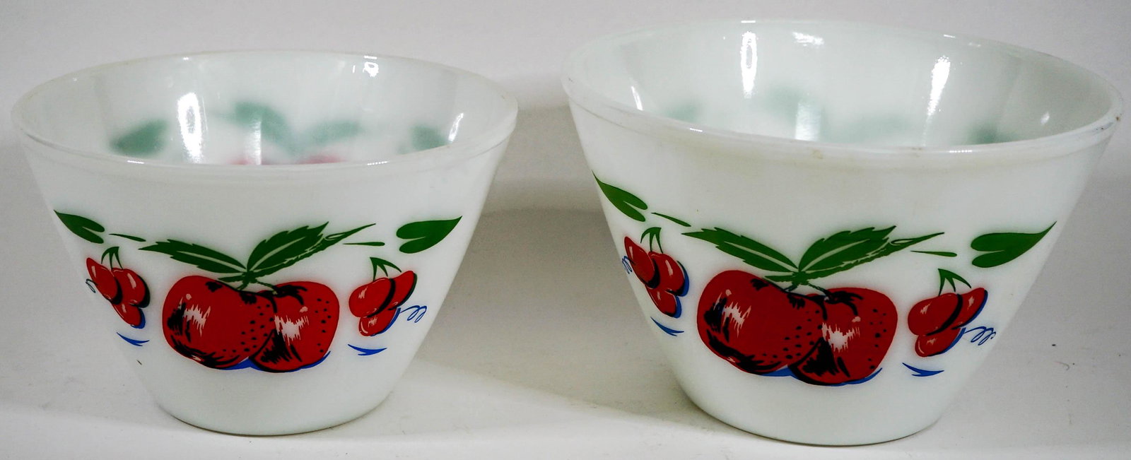 Fire King (2) Mixing Bowls [Milk Glass Apple] (1 of 7)